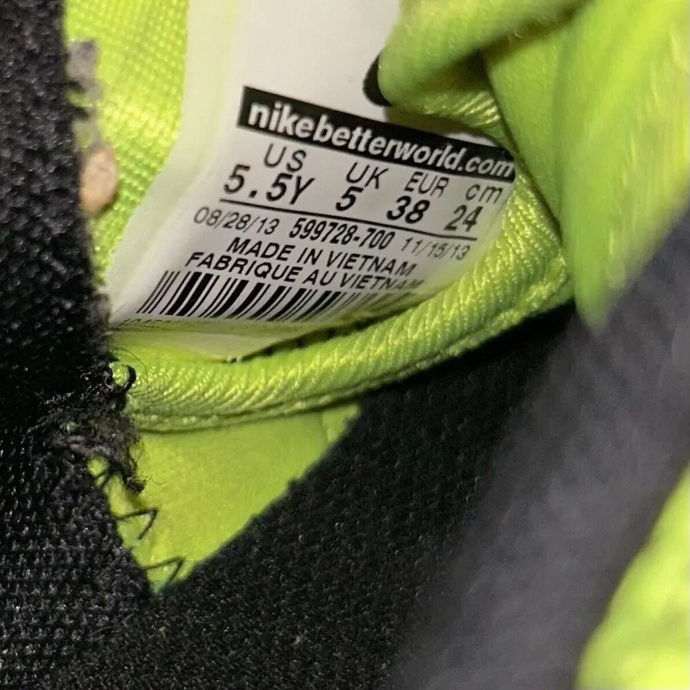 Nike Roshe One 599728-700 Youth US Size 5.5Y Green Black Running Sneaker Shoes